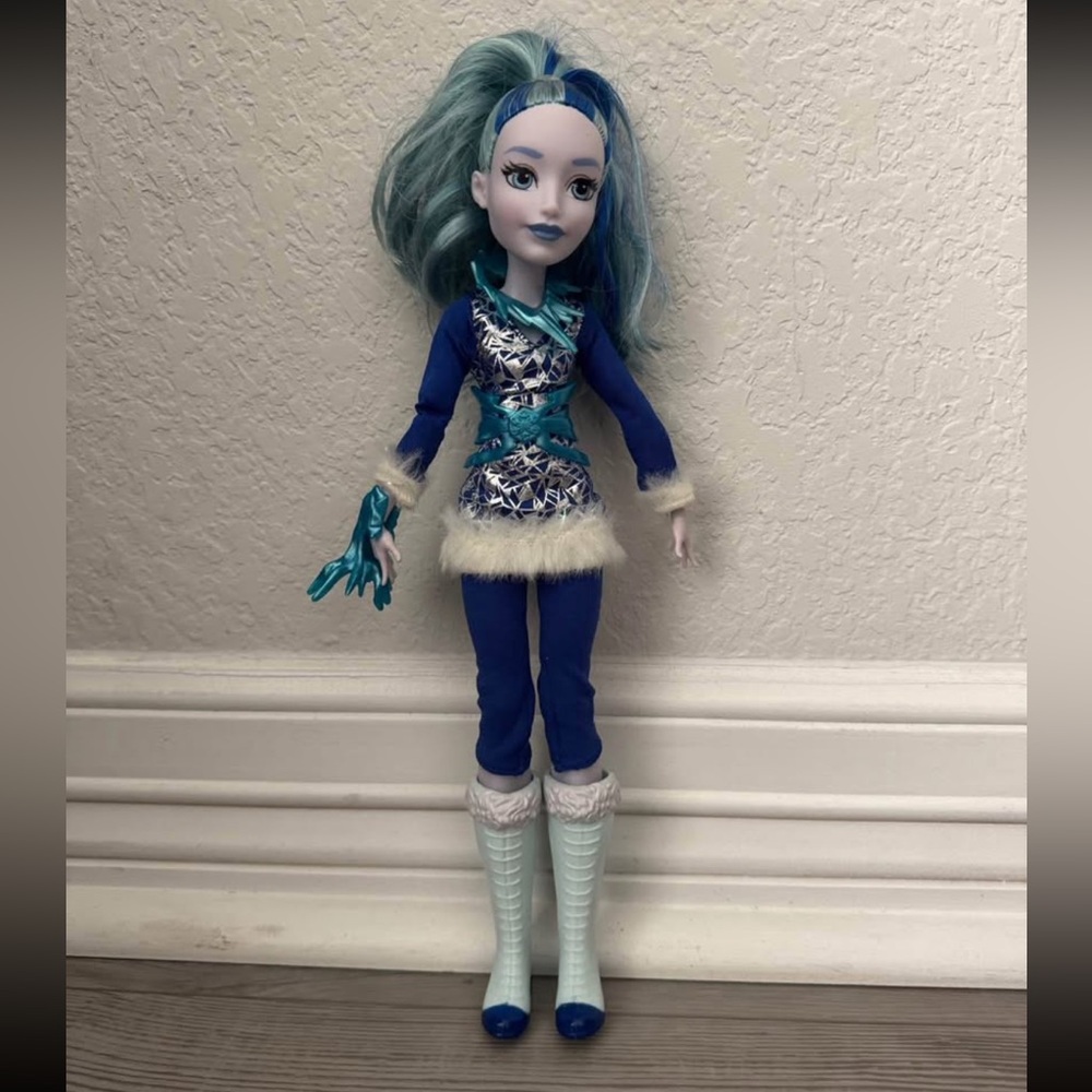 DC Super Hero Girls 12" Inch
Frost Doll, Blue Hair